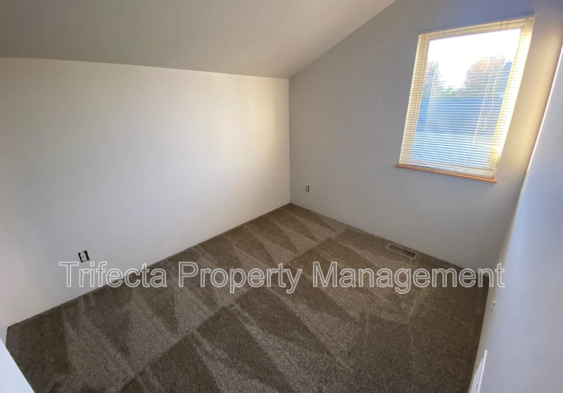 1333 Fairfield Ave - Photo 7 of 10