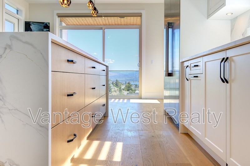 1505 Vineyard Dr - Photo 2 of 50