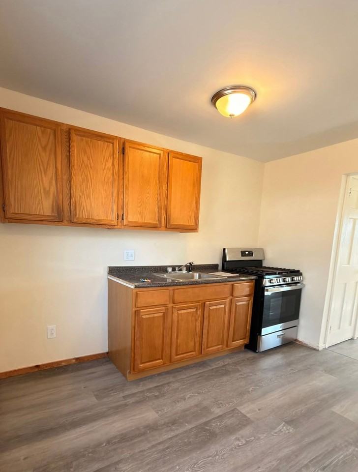 Carew St #1454 - Photo 3 of 11