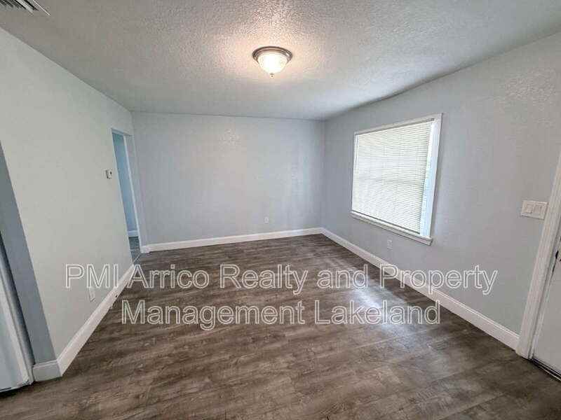 815 N Davis Ave - Photo 2 of 15