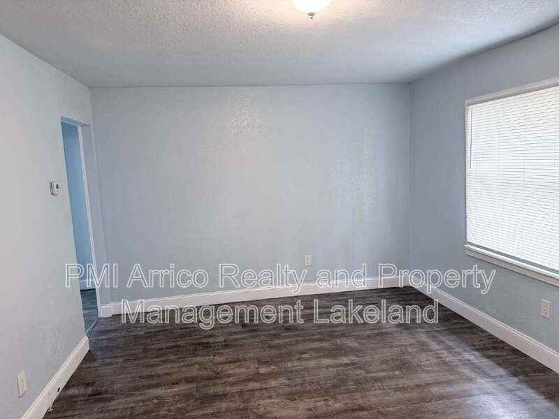 815 N Davis Ave - Photo 4 of 15