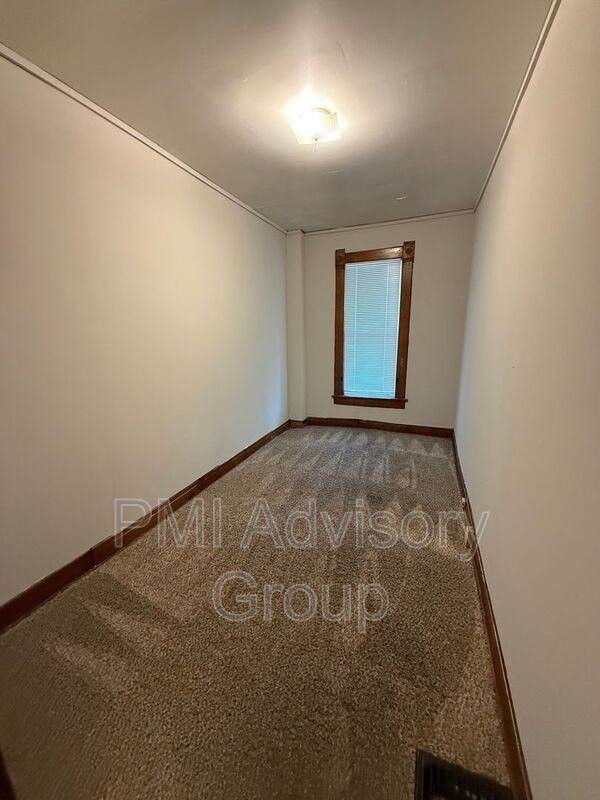 105 Sw Buchanan St #1 - Photo 5 of 7