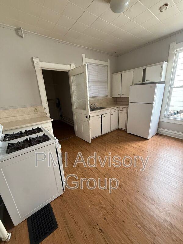 105 Sw Buchanan St #1 - Photo 6 of 7