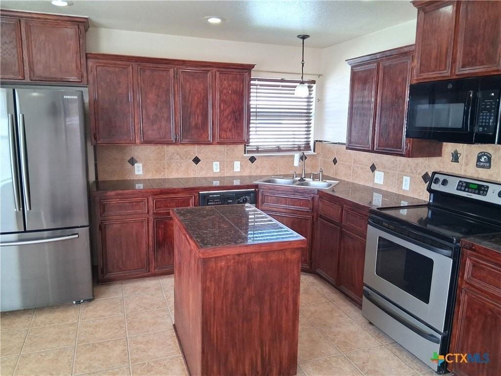 3107 Lavender Ln - Photo 2 of 19