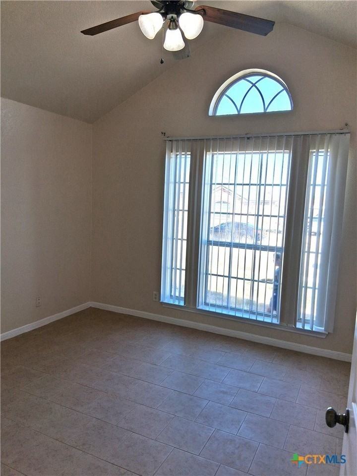 3107 Lavender Ln - Photo 4 of 19