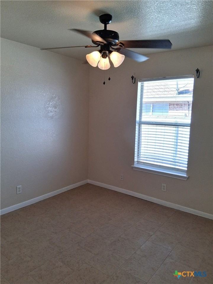3107 Lavender Ln - Photo 5 of 19