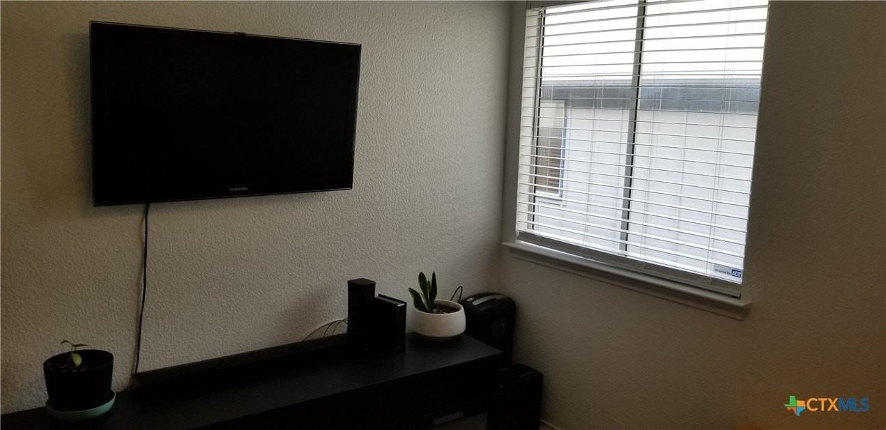 2703 Blackburn Dr - Photo 3 of 21