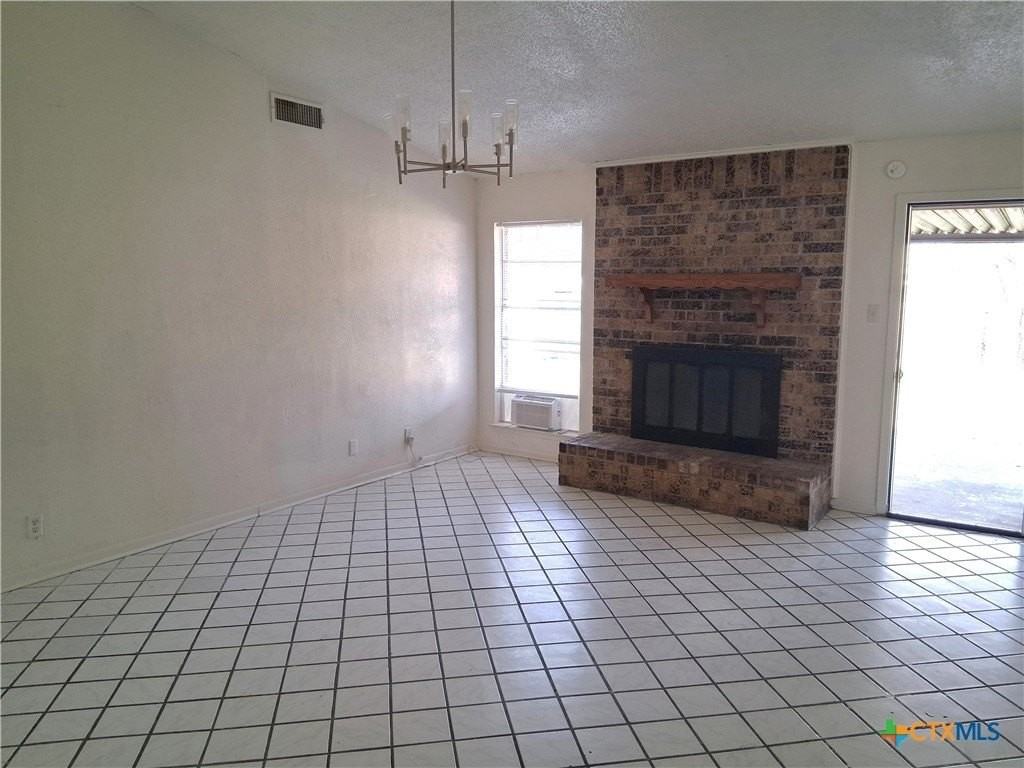1701 Lennox Ave - Photo 3 of 15