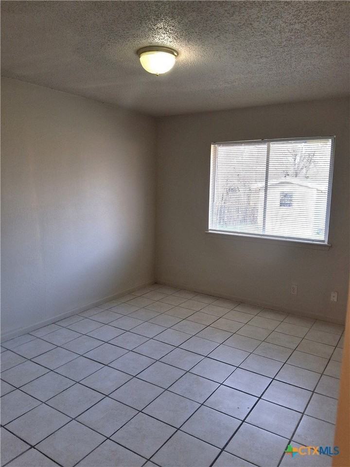 1701 Lennox Ave - Photo 7 of 15