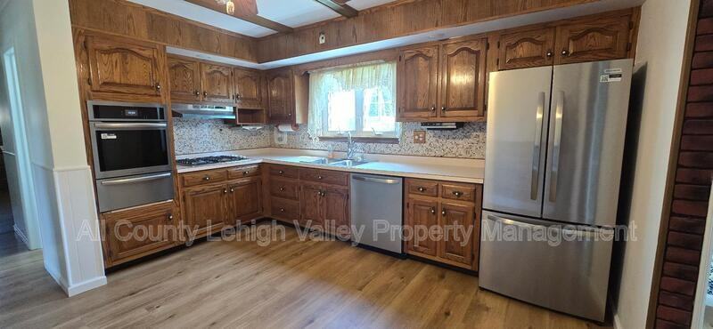 7102 Linden Rd - Photo 2 of 11