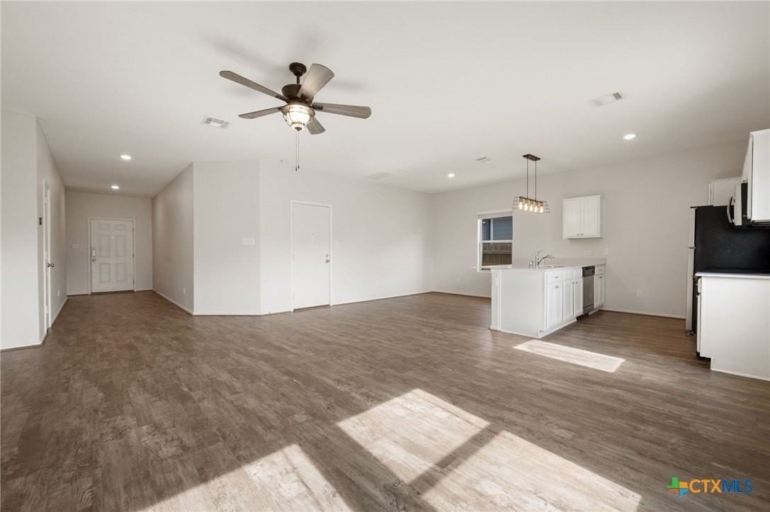 817 Circle Way - Photo 7 of 39