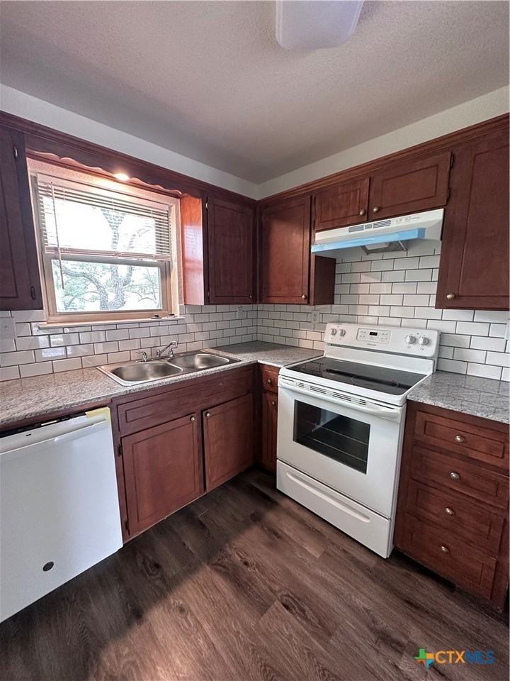 1417 Janet Ln - Photo 4 of 14