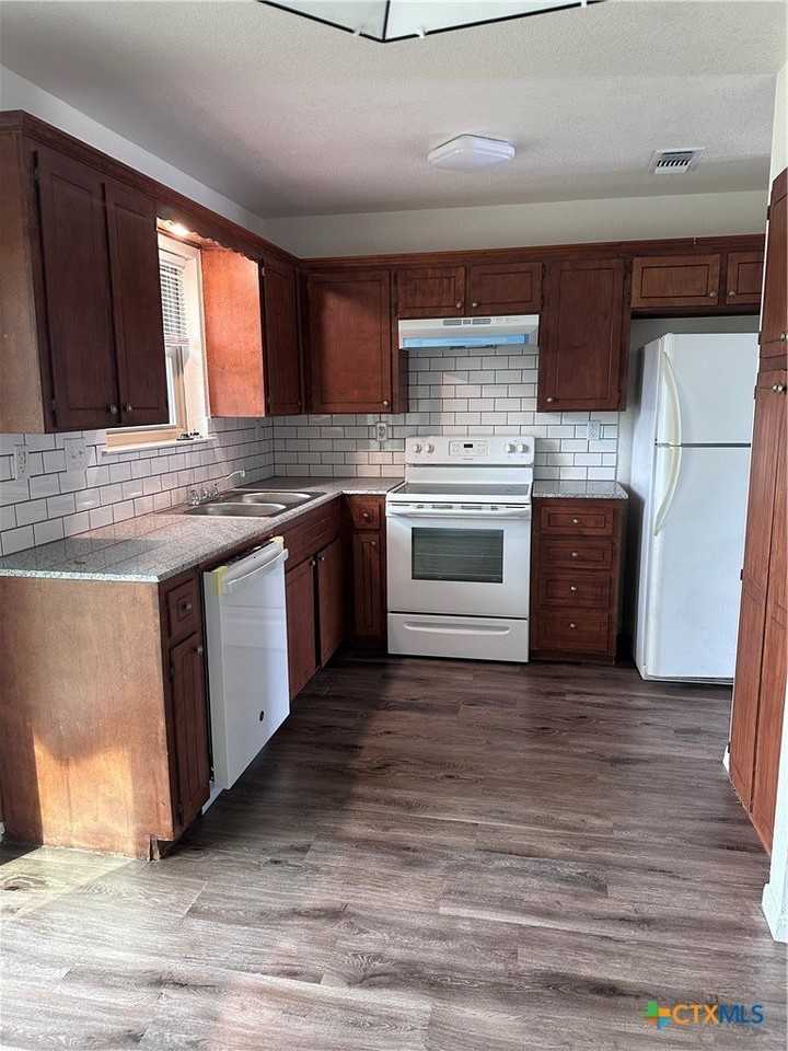 1417 Janet Ln - Photo 5 of 14