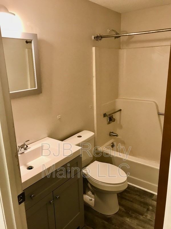 395 Lisbon St #8 - Photo 3 of 9