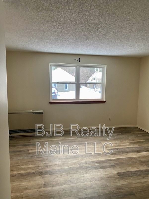 395 Lisbon St #8 - Photo 4 of 9