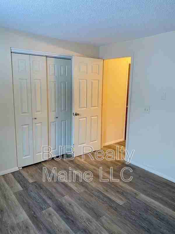 395 Lisbon St #8 - Photo 6 of 9