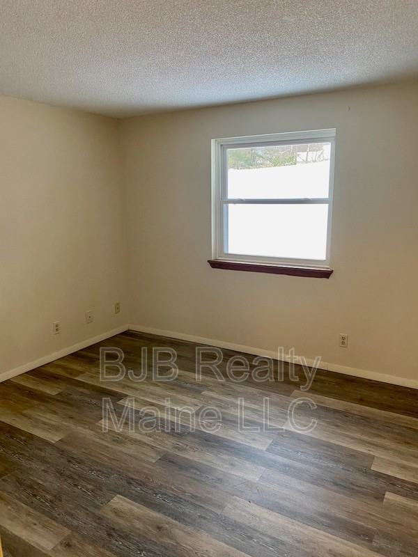 395 Lisbon St #8 - Photo 7 of 9