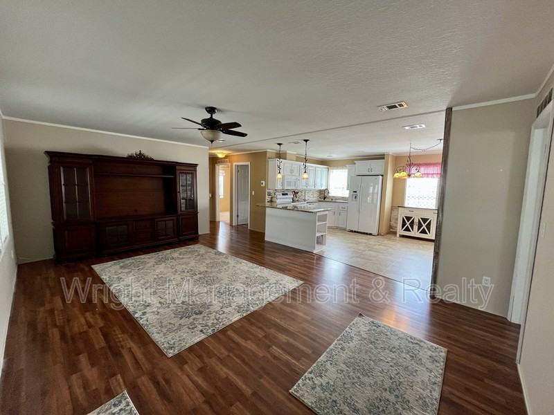 38055 Woodgate Ln - Photo 5 of 25