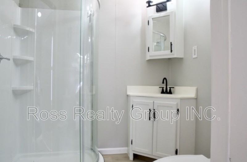 635 Milton St - Photo 5 of 9