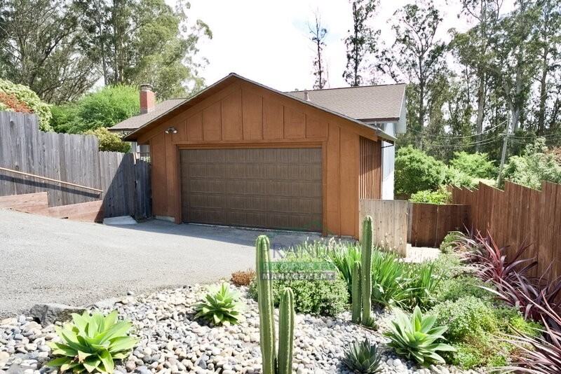 801 Chamberlain Ct - Photo 2 of 19