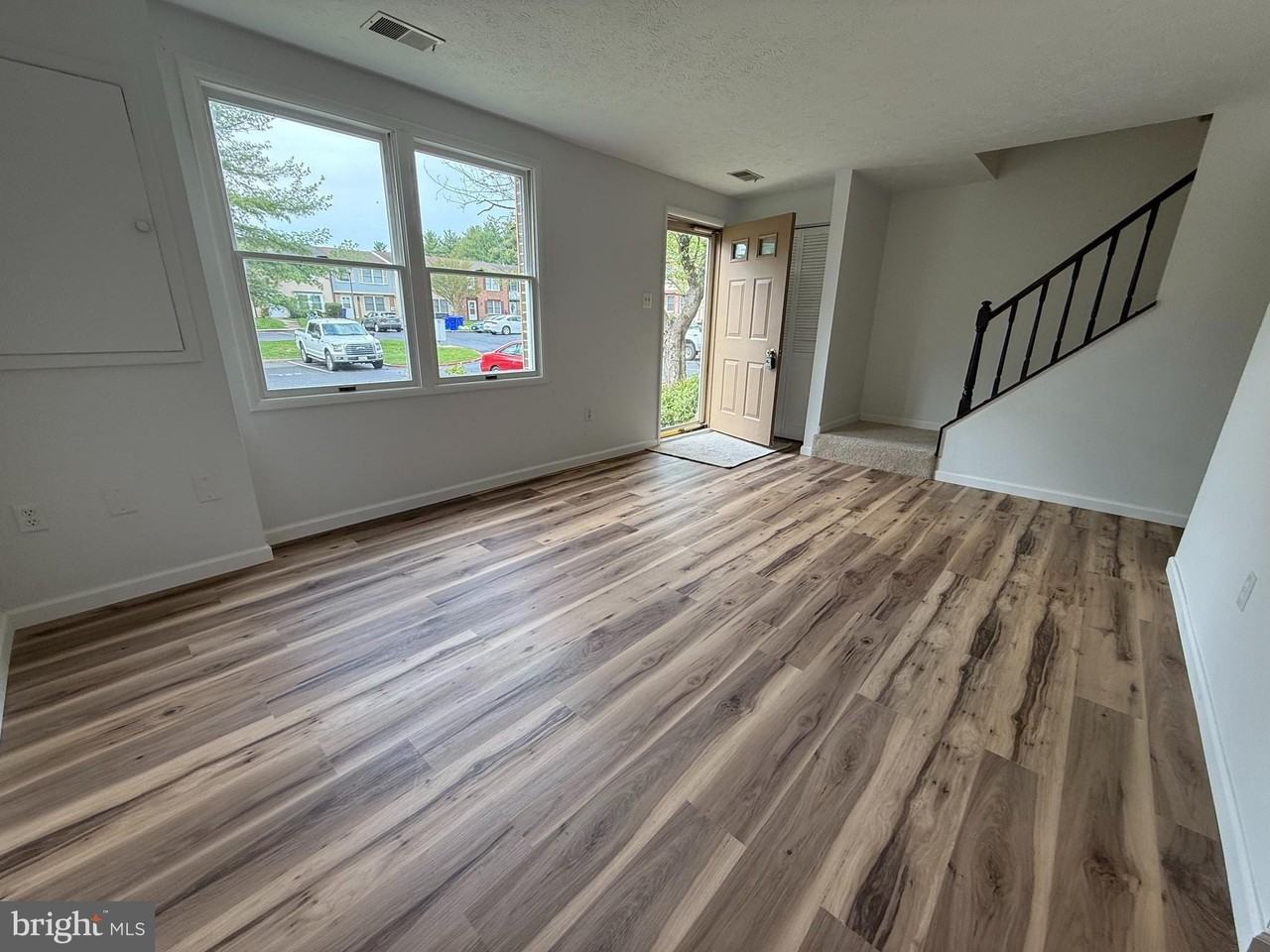 112 Savannah Ct - Photo 4 of 20