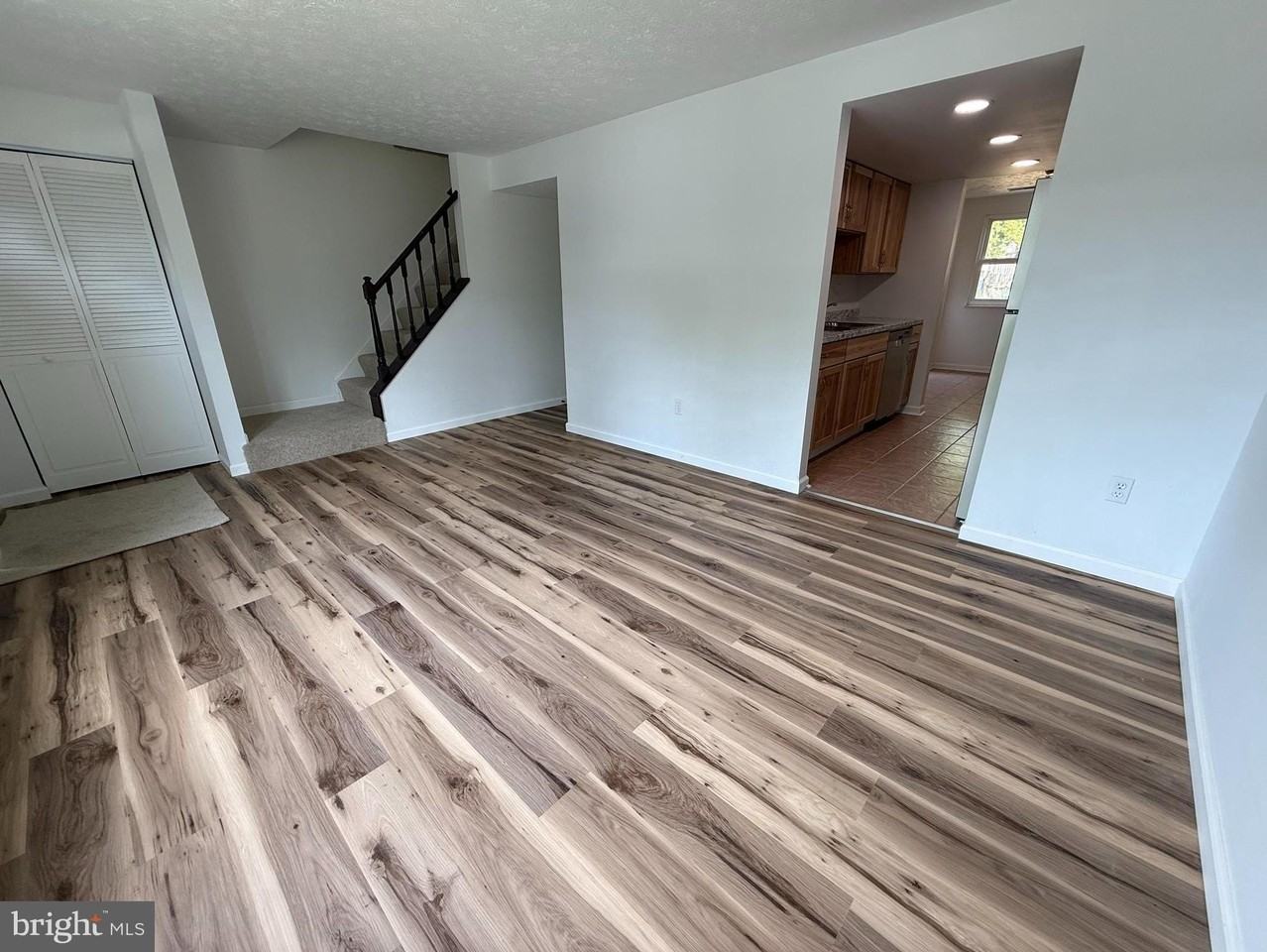 112 Savannah Ct - Photo 5 of 20