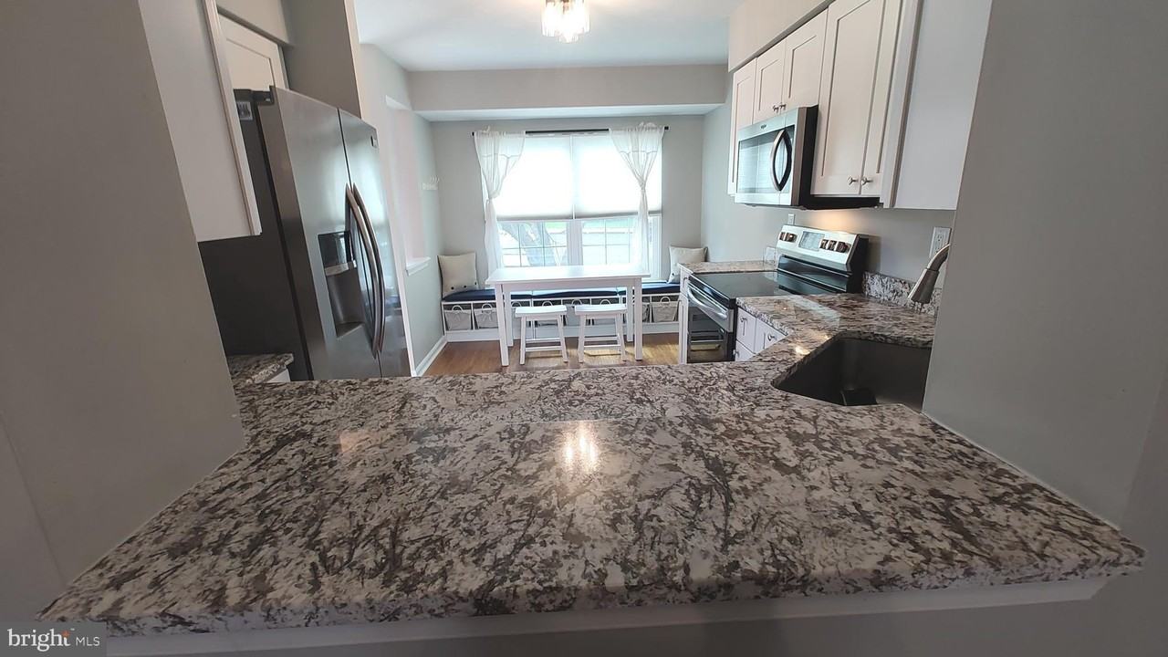 442 Darby Ln - Photo 5 of 43