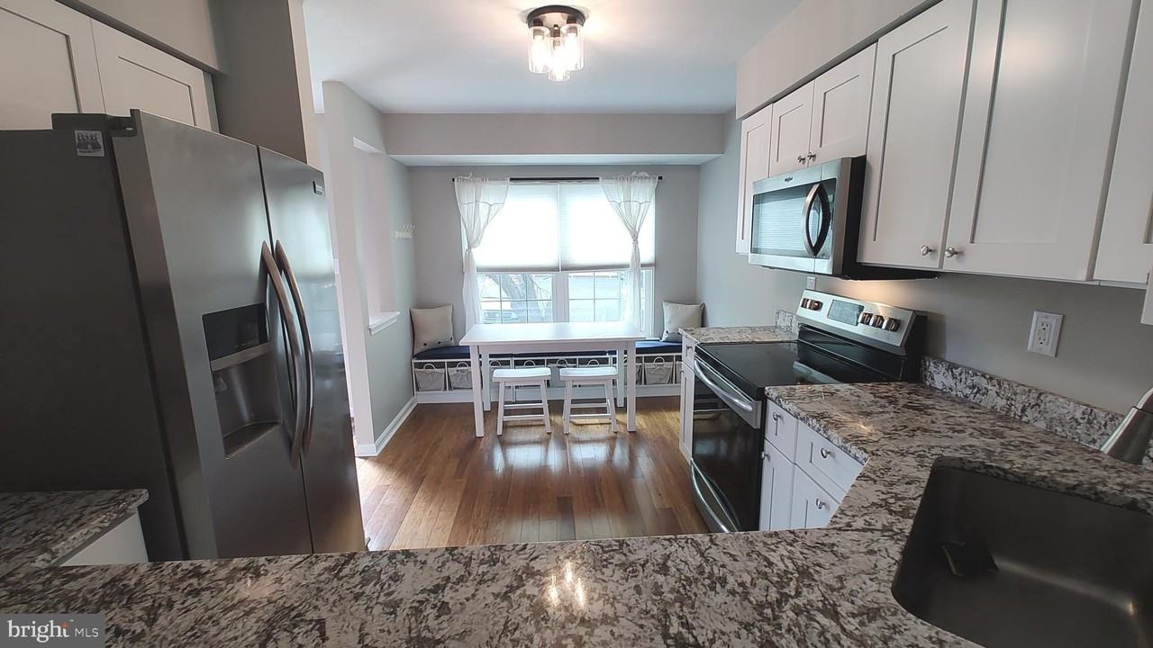 442 Darby Ln - Photo 6 of 43