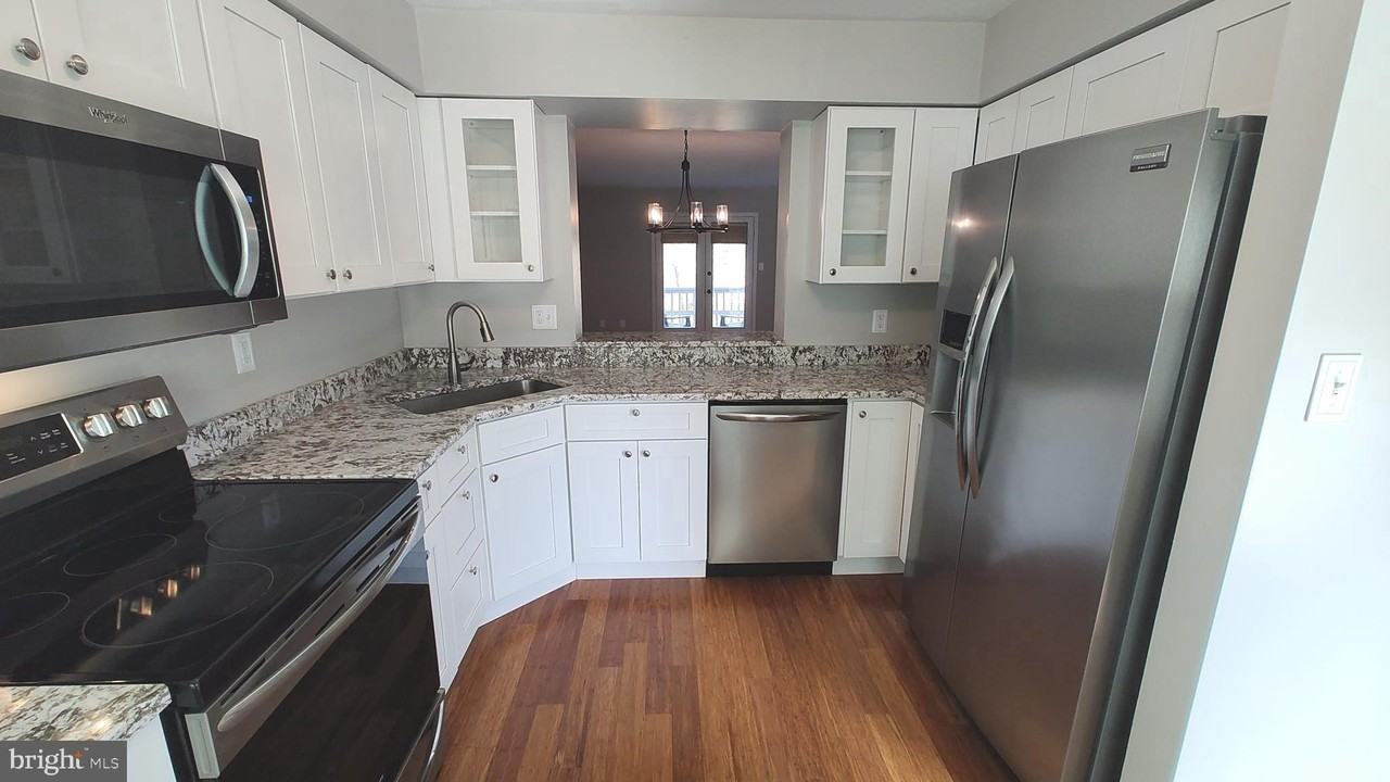 442 Darby Ln - Photo 7 of 43