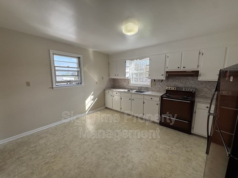 10 N Main St - Photo 4 of 9