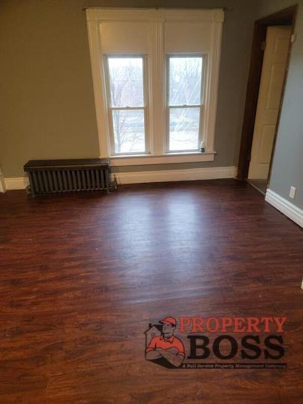 802 Pine St - Photo 3 of 6