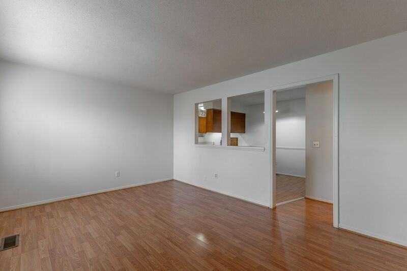 109 Knollwood Dr - Photo 2 of 20