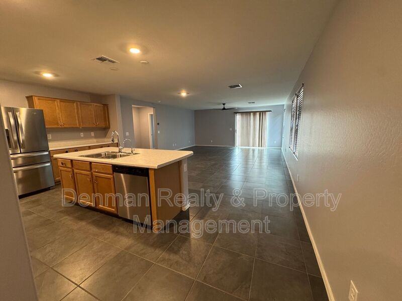 1633 W Pinkley Ct - Photo 5 of 28