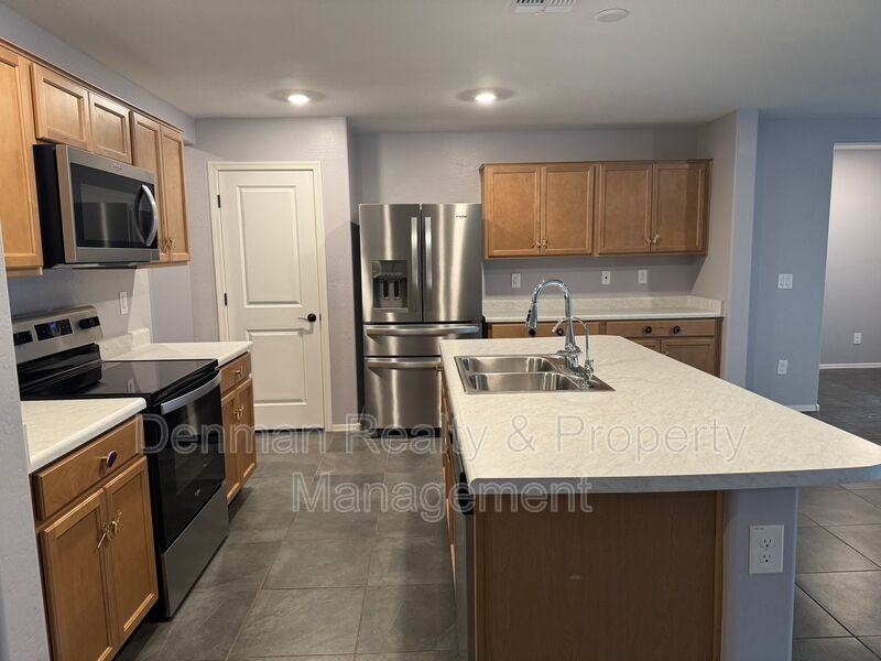 1633 W Pinkley Ct - Photo 6 of 28