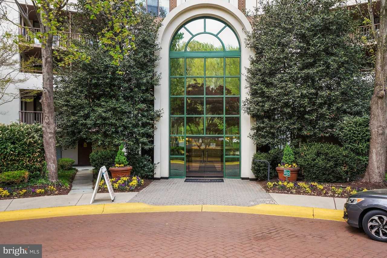 10101 Grosvenor Pl #1909 - Photo 4 of 27