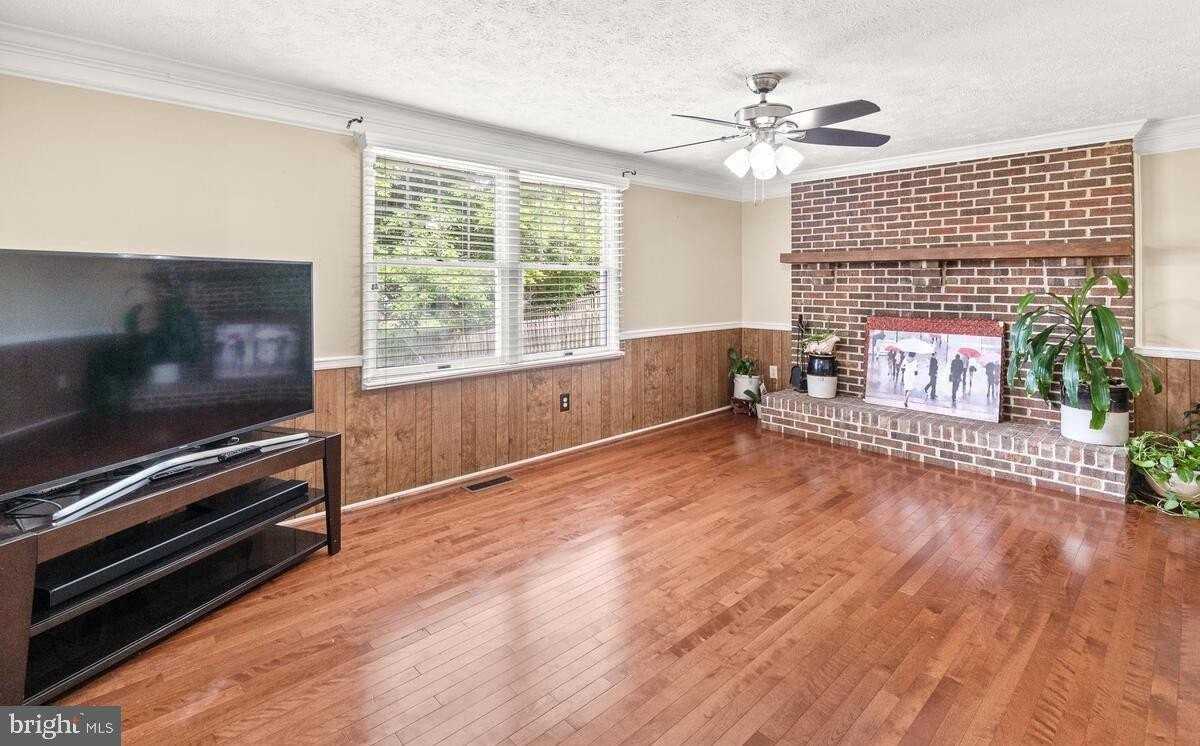 20321 Watkins Meadow Dr - Photo 2 of 16