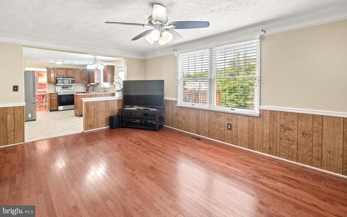 20321 Watkins Meadow Dr - Photo 4 of 16