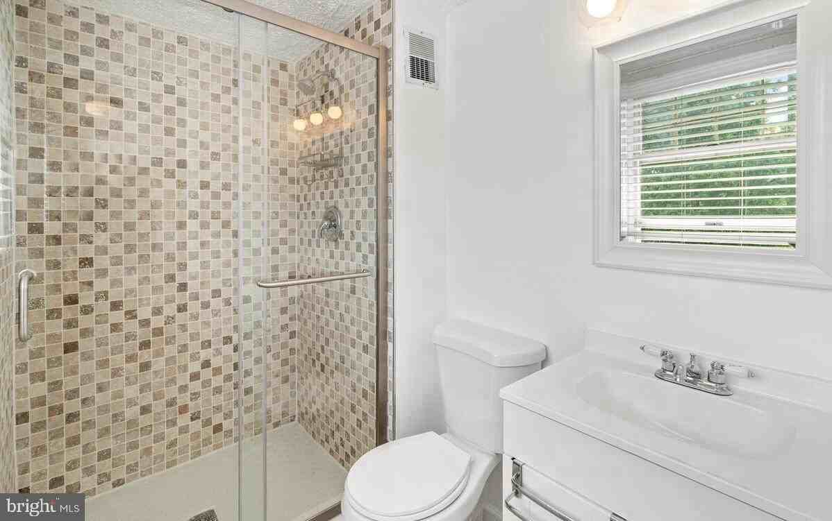 20321 Watkins Meadow Dr - Photo 6 of 16