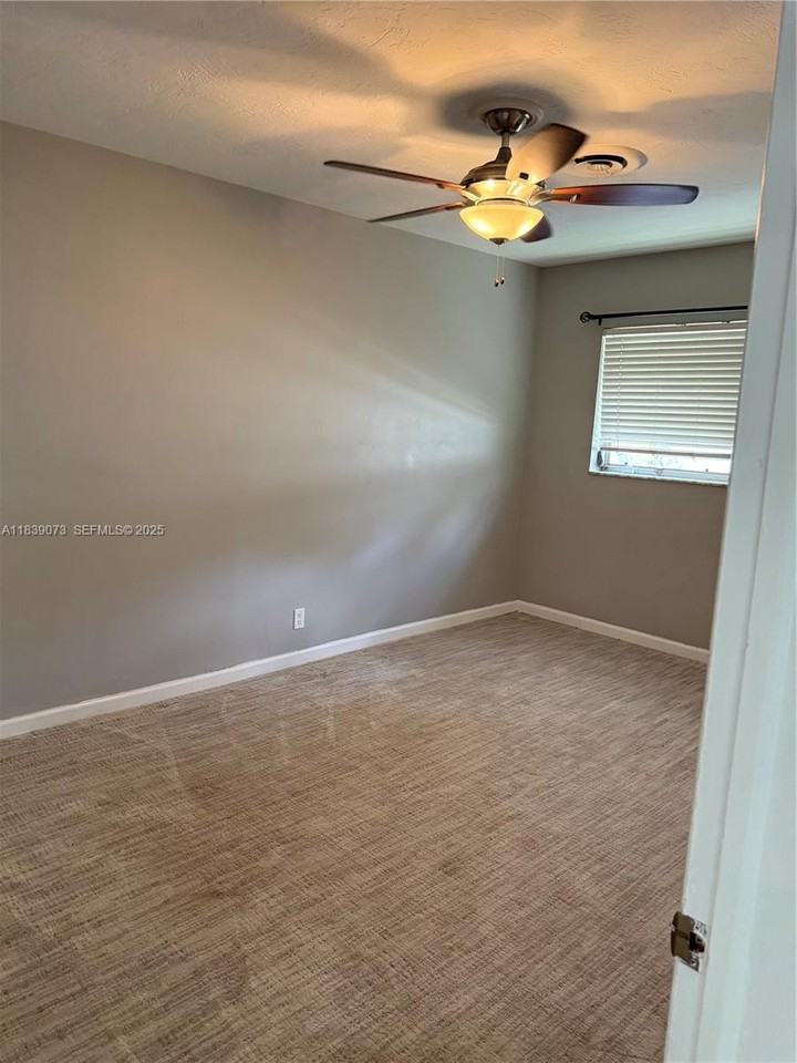 4630 Buchanan Street - Photo 4 of 23