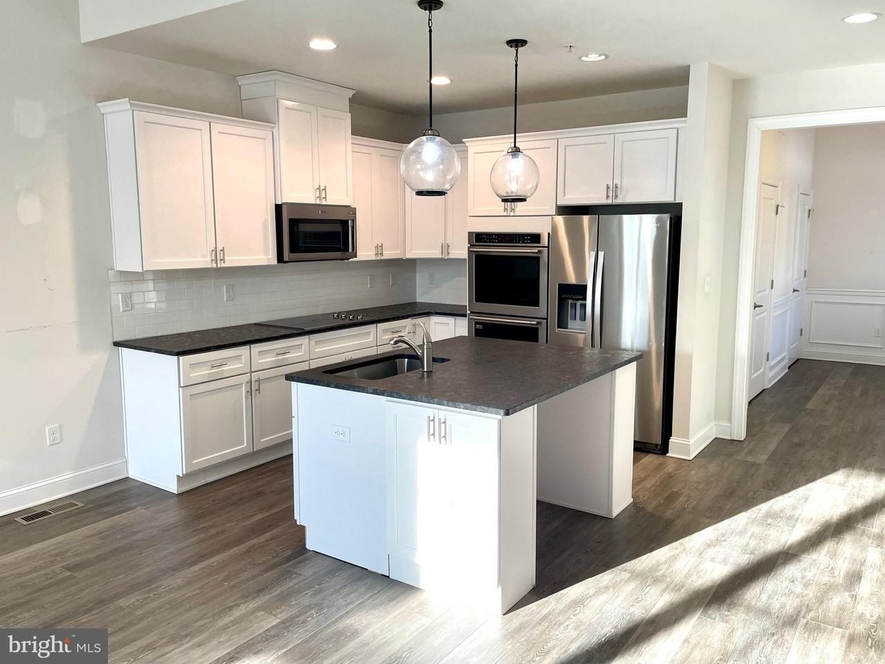 906 Moorings Cir #9 - Photo 5 of 34
