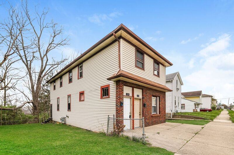 1530 1/2 W High St - Photo 2 of 10