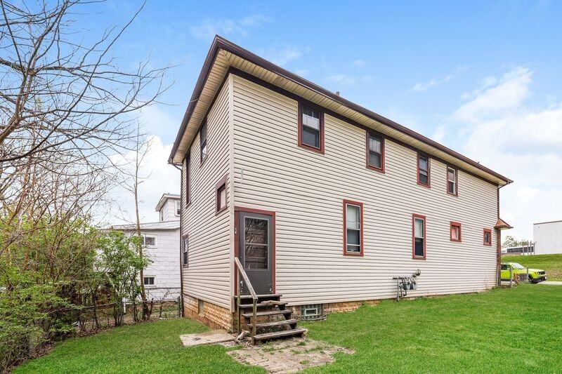 1530 1/2 W High St - Photo 3 of 10