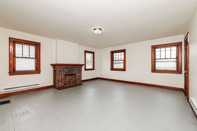 1530 1/2 W High St - Photo 4 of 10