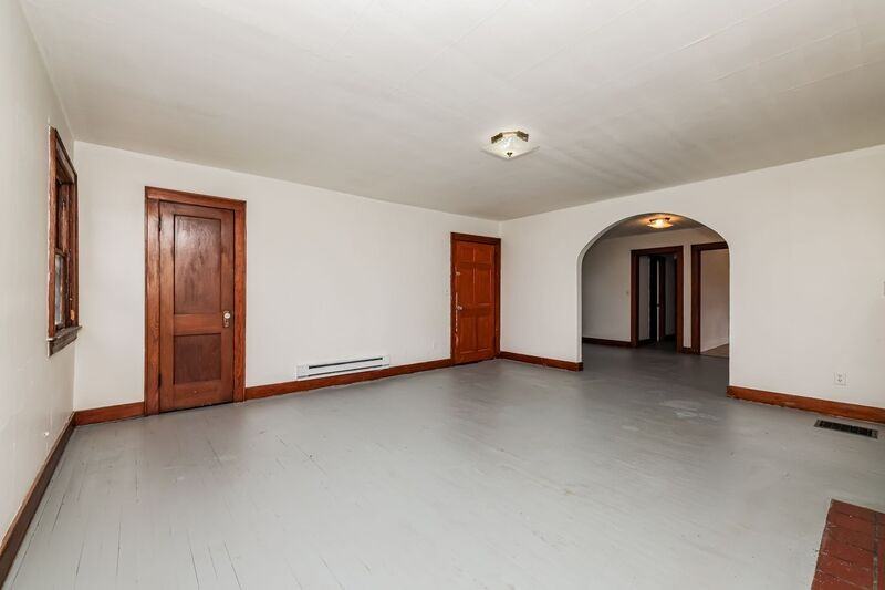 1530 1/2 W High St - Photo 5 of 10