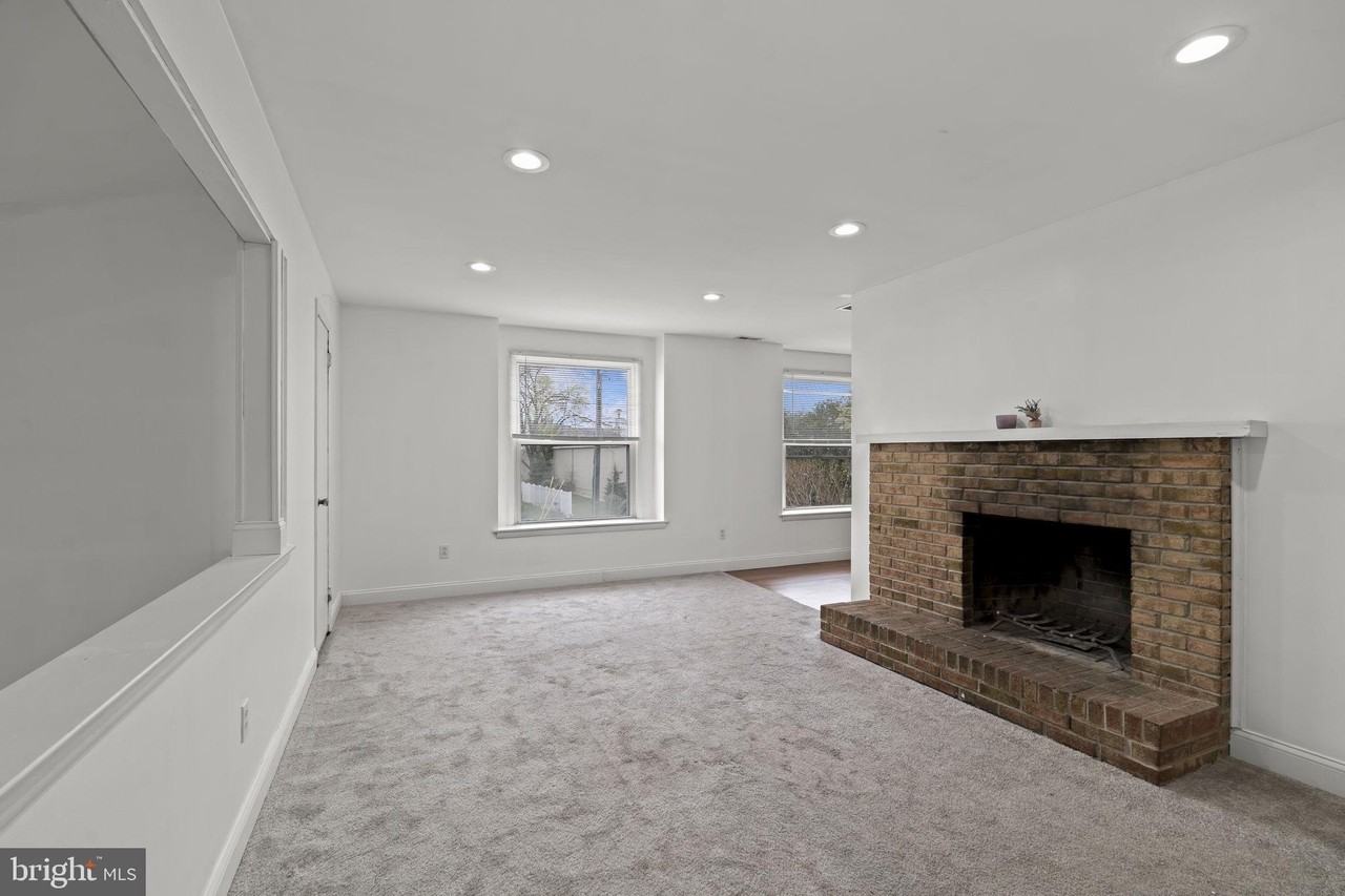 8 Fanelli Ln #A - Photo 6 of 16