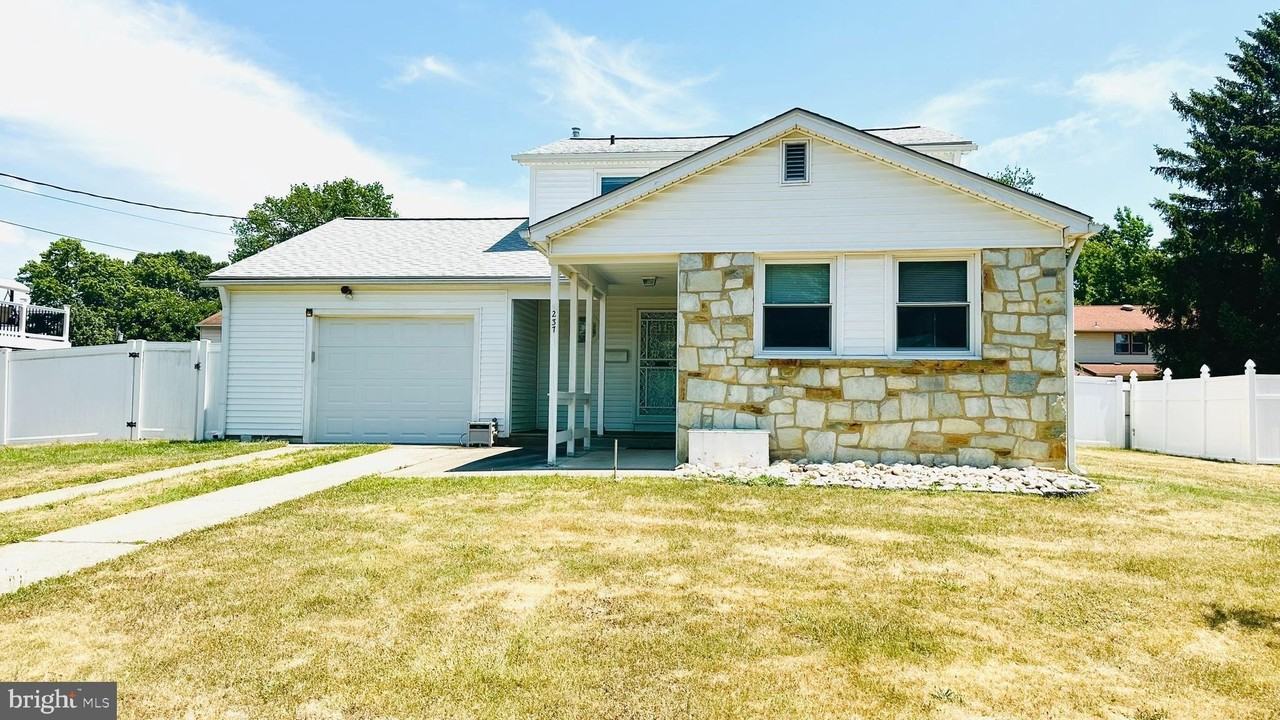 237 5th Ave - Photo 2 of 19