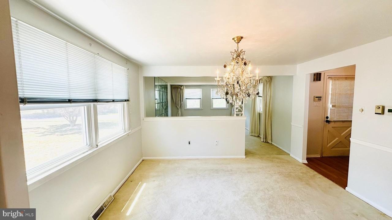 237 5th Ave - Photo 5 of 19