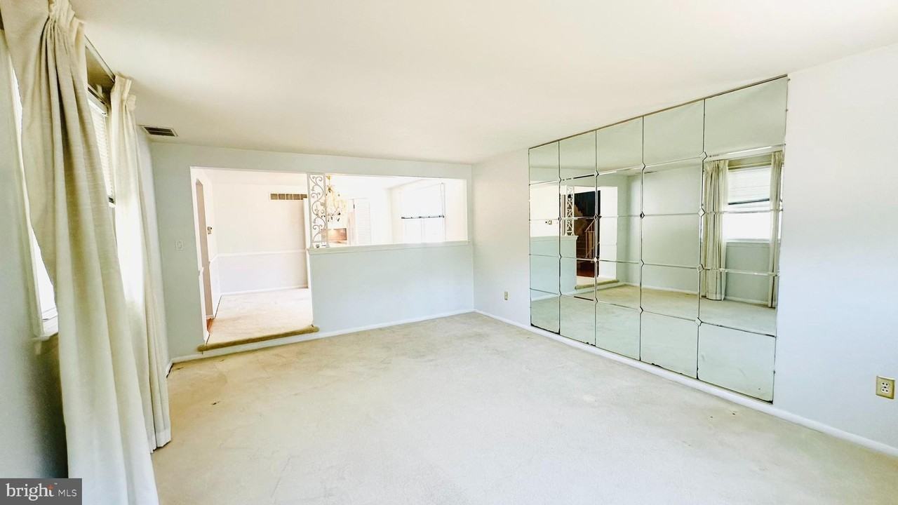 237 5th Ave - Photo 6 of 19