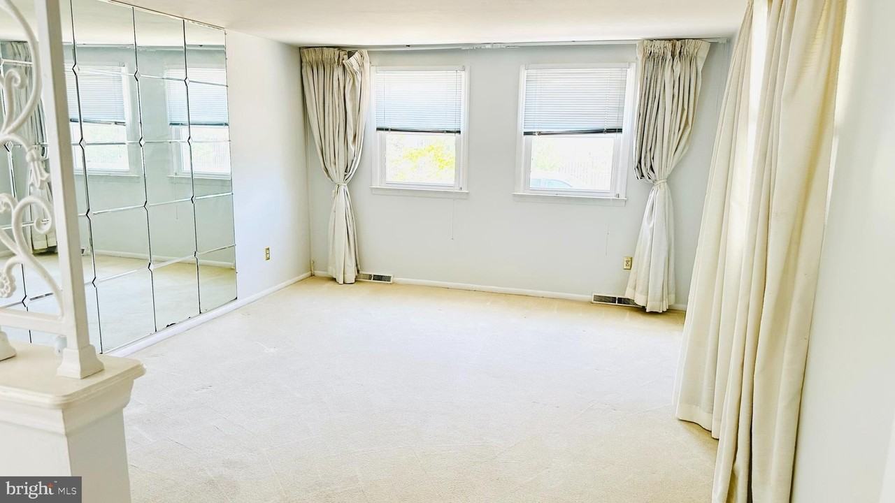 237 5th Ave - Photo 7 of 19