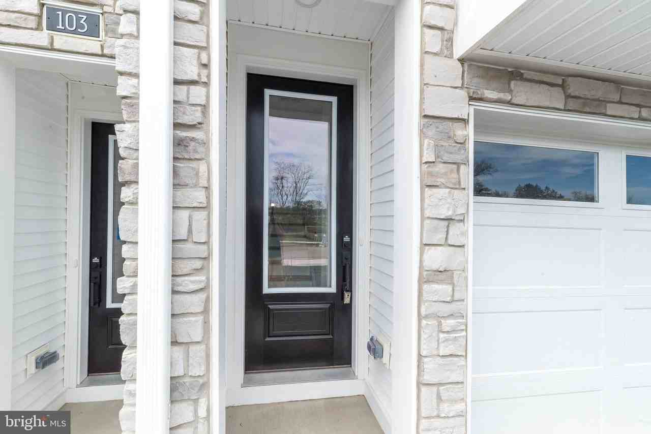 105 BRIANNA Court - Photo 3 of 50